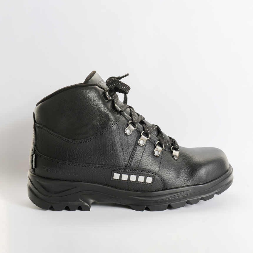 Safe2P sch&#252;tzt das instabile Sprunggelenk vor Umknicken und unterst&#252;tz bei unsicherem Gang. Zertifizierter Arbeitsschuh mit Umknickschutz.