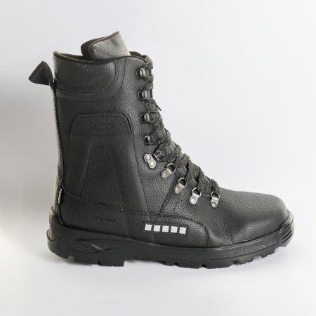 Safe3O Max unterstützt bei akuten und chronischen Verletzungen am Sprunggelenk. S3 zertifizierter Arbeits-Stabilschuh mit Stahlkappe und durchtrittsicherer Sohle in Breit