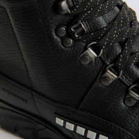 Safe3O unterst&#252;tzt Therapie bei akuten und chronischen Verletzungen am Sprunggelenk. S3 zertifizierter Arbeits-Stabilschuh mit Stahlkappe und durchtrittsicherer Sohle