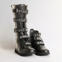 Ortho Rehab Total unterst&#252;tzt Therapie bei konservativer oder post-operativer Behandlung von Achillessehnenrissen. Stabilschuh f&#252;r Achillessehne. Spitzfuss - Stellung