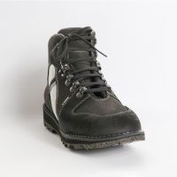 Alm Protect tiefschwarz sch&#252;tzt das instabile Sprunggelenk vor Umknicken und unterst&#252;tz bei unsicherem Gang. Outdoorschuh mit Profilsohle und Umknickschutz.