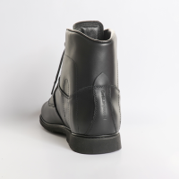 Ortho Classic unterst&#252;tzt Therapie bei akuten und chronischen Verletzungen am Sprunggelenk. Stabilschuh im klassischen, unauff&#228;lligen Schnitt