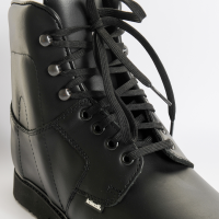 Ortho Classic unterst&#252;tzt Therapie bei akuten und chronischen Verletzungen am Sprunggelenk. Stabilschuh im klassischen, unauff&#228;lligen Schnitt