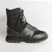 Ortho Eskimo unterst&#252;tzt Therapie und Rehabilitation bei akuten und chronischen Verletzungen am Sprunggelenk. Thermogef&#252;tterter Stabilschuh mit rutschfester Profilsohle