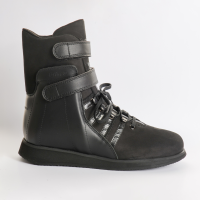 Ortho Rehab 3 unterst&#252;tzt Therapie und Rehabilitation bei akuten und chronischen Verletzungen am Sprunggelenk. Stabilschuh, seitlich zus&#228;tzlich verst&#228;rkt mit Klettverschluss