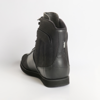 Ortho Donna unterst&#252;tzt Therapie und Rehabilitation bei akuten und chronischen Verletzungen am Sprunggelenk. Schwarzer Stabilschuh f&#252;r schmale F&#252;sse