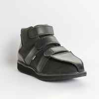 Der Open Light unterst&#252;tzt Therapie und Rehabilitation bei akuten und chronischen Verletzungen am Fuss. Niedriger Spezialschuh, vollst&#228;ndige &#214;ffnung m&#246;glich