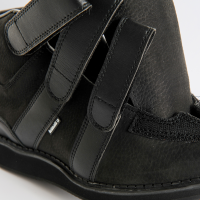 Der Open Light unterst&#252;tzt Therapie und Rehabilitation bei akuten und chronischen Verletzungen am Fuss. Niedriger Spezialschuh, vollst&#228;ndige &#214;ffnung m&#246;glich