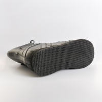 Ortho Standard Max unterst&#252;tzt Therapie bei akuten und chronischen Verletzungen am Sprunggelenk. Breiter, schwarzer Stabilschuh mit seitlichen Stabilisatoren 