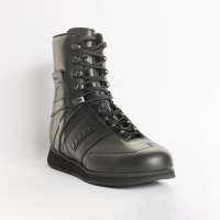 Ortho Standard unterst&#252;tzt Therapie und Rehabilitation bei akuten und chronischen Verletzungen am Sprunggelenk. Schwarzer Stabilschuh mit seitlichen Stabilisatoren 