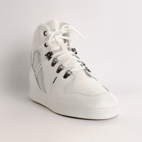 Spezial Protect sch&#252;tzt das instabile Sprunggelenk vor Umknicken und unterst&#252;tz bei unsicherem Gang. Sportschuh mit Umknickschutz und Hallensohle. Schwingerschuh