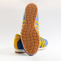 Sneaker Freiheit in blau mit gelben K&#252;nzli-Streifen sorgt f&#252;r l&#228;ssige Alltagslooks. Charaktervoller, stylischer und limitierter Edelsneaker aus Leder